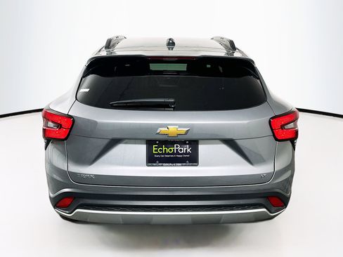 Used 2025 Chevrolet Trax LT w/ LT Convenience Package image 7
