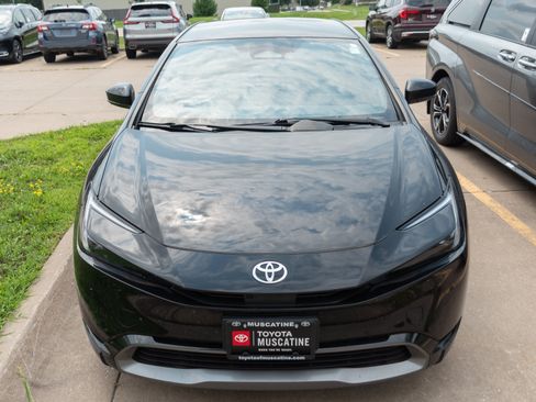 Used 2024 Toyota Prius Limited FWD image 3