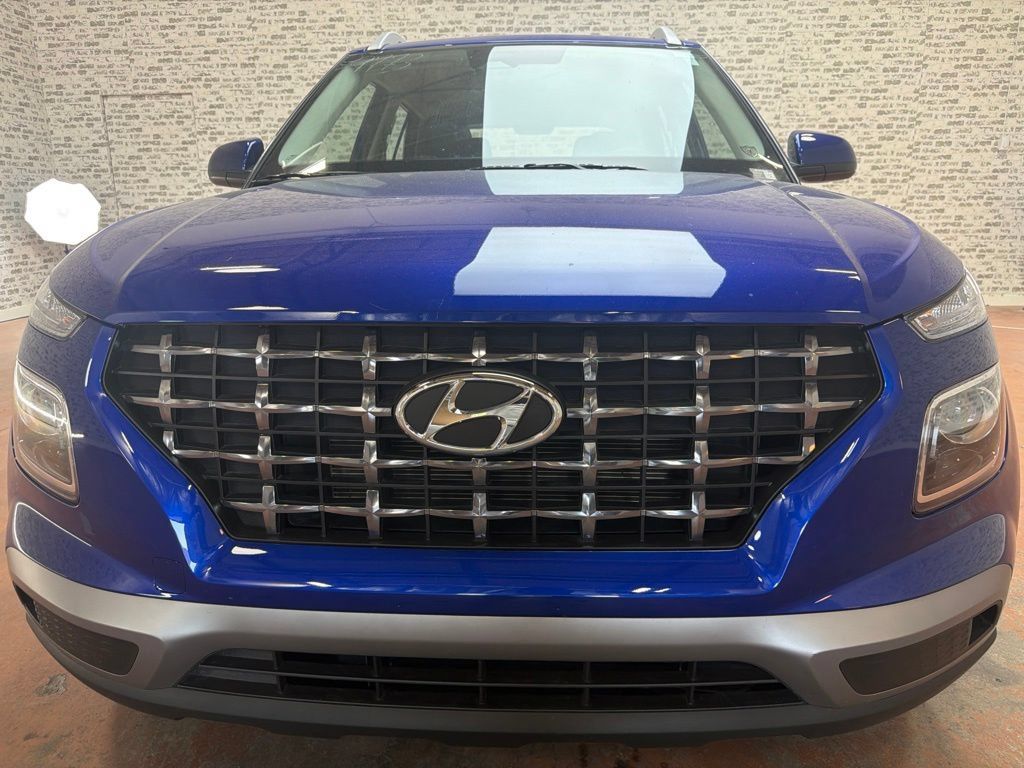 Certified 2026 Hyundai Venue SEL FWD image 2