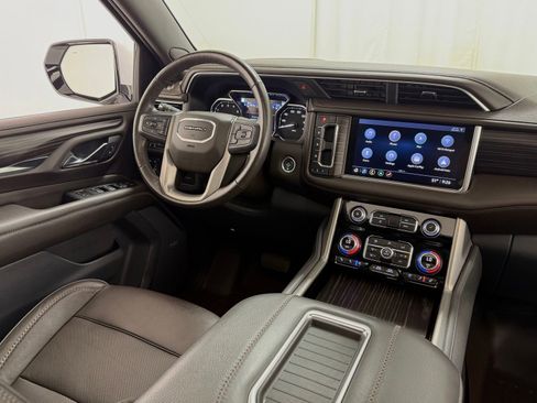 Used 2021 GMC Yukon Denali w/ Denali Premium Package AWD/4WD image 10