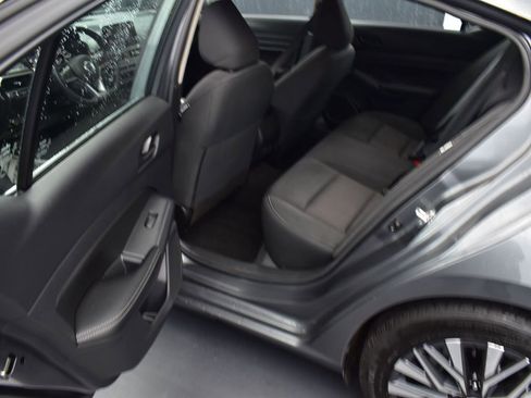 Used 2024 Nissan Altima 2.5 SV image 10