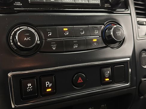 Used 2023 Nissan Titan SV image 15