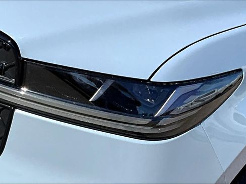 New 2025 Lincoln Navigator Reserve w/ Jet Appearance Package image 13