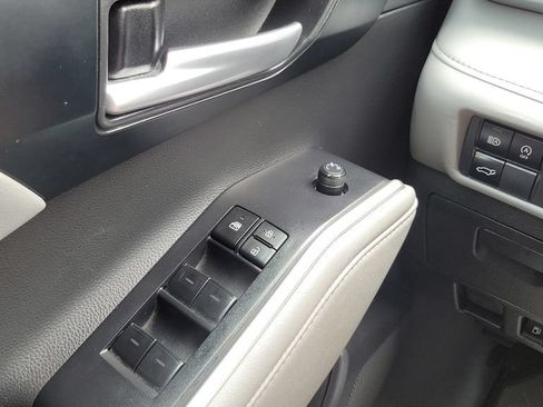 Used 2023 Toyota Highlander XLE FWD image 20