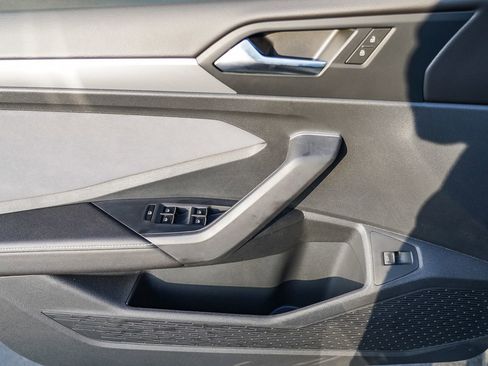 Used 2025 Volkswagen Jetta SE FWD image 23