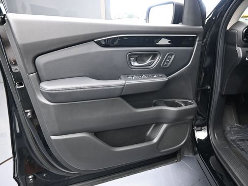 Used 2025 Honda Pilot EX-L image 15