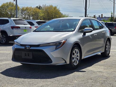 Used 2022 Toyota Corolla LE image 2