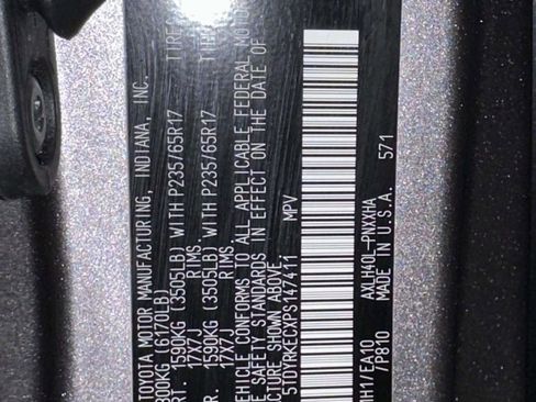 Used 2023 Toyota Sienna XLE image 37