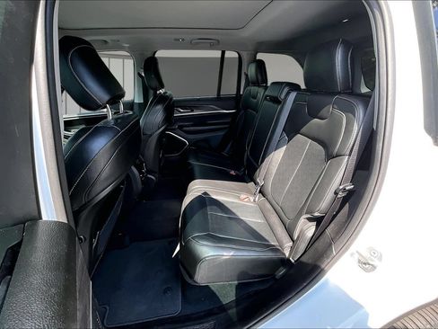 Used 2022 Jeep Grand Cherokee Summit AWD/4WD image 23