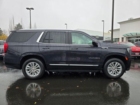 Used 2024 GMC Yukon SLT image 2