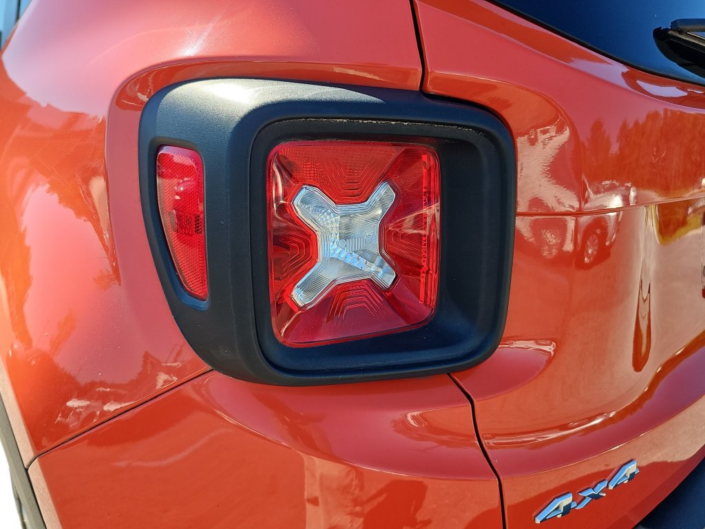 Used 2016 Jeep Renegade Latitude AWD/4WD image 33