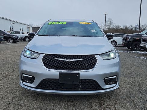 Used 2024 Chrysler Pacifica Touring-L FWD image 29