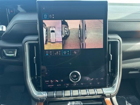 Used 2025 GMC Yukon XL Denali AWD/4WD image 58