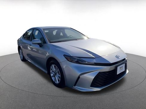 Used 2025 Toyota Camry LE image 3