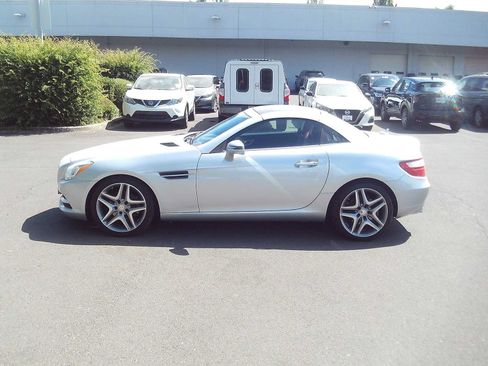 Used 2015 Mercedes-Benz SLK 250 image 2