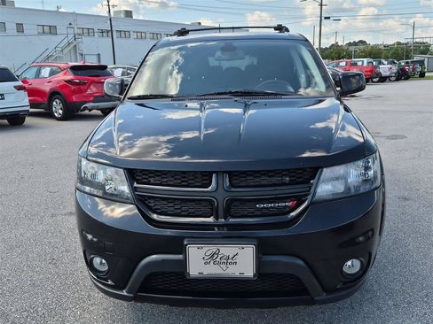 Used 2019 Dodge Journey SE w/ Connectivity Group FWD image 8