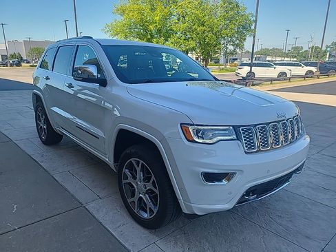 Used 2020 Jeep Grand Cherokee Overland AWD/4WD image 2