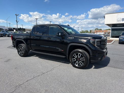 Used 2023 GMC Sierra 1500 AT4 w/ AT4 Premium Package AWD/4WD image 4