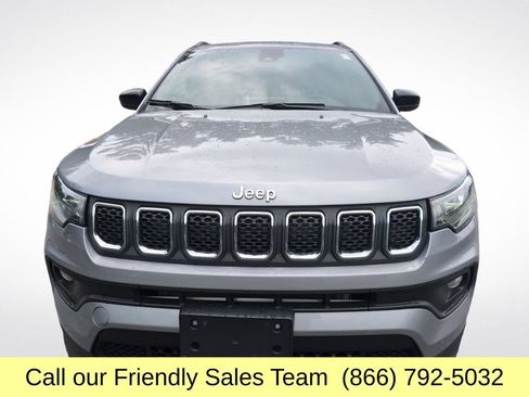 Used 2024 Jeep Compass Latitude AWD/4WD image 9