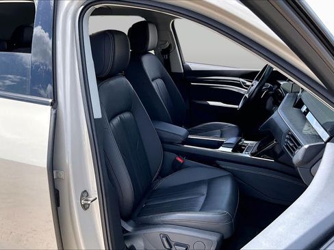 Used 2021 Audi e-tron Premium w/ Convenience Plus Package AWD/4WD image 7