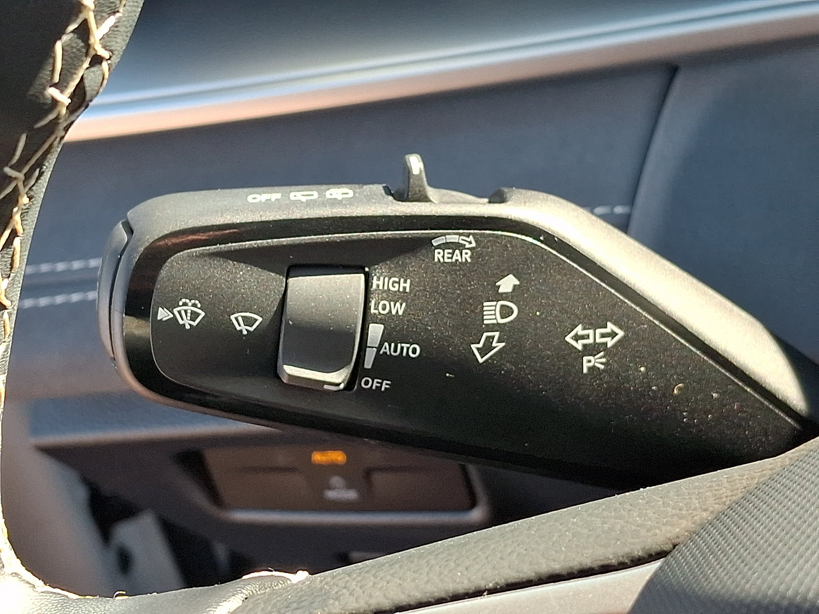Used 2025 Volkswagen Tiguan SE AWD/4WD image 26
