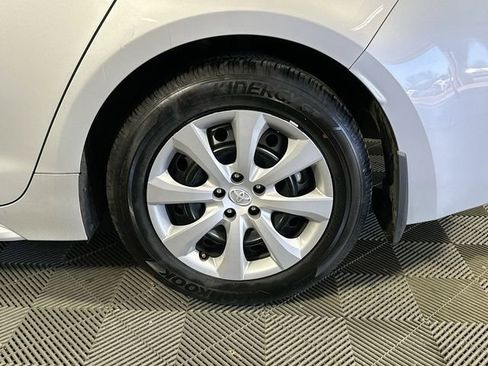 Certified 2025 Toyota Corolla LE image 28