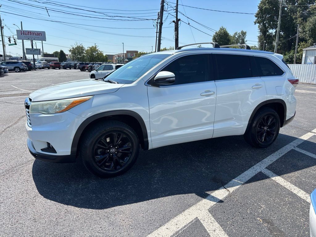 Used 2016 Toyota Highlander XLE FWD image 4