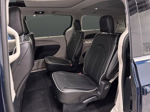 Used 2024 Chrysler Pacifica Limited w/ Trailer Tow Group image 30