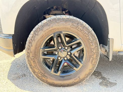 Used 2019 Chevrolet Silverado 1500 Custom Trail Boss w/ Custom Convenience Package AWD/4WD image 12