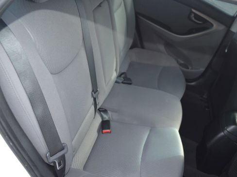 Used 2014 Hyundai Elantra SE w/ Option Group 02 FWD image 25
