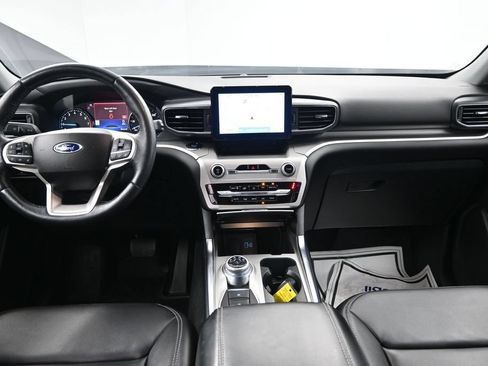 Used 2022 Ford Explorer XLT w/ Equipment Group 202A AWD/4WD image 31