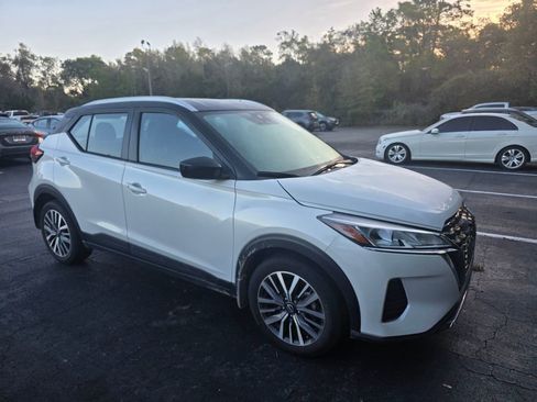 Certified 2024 Nissan Kicks SV image 3