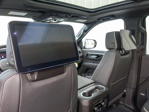 New 2026 Chevrolet Suburban Premier image 21