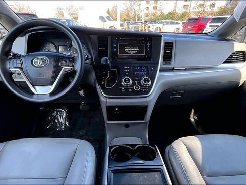 Used 2015 Toyota Sienna LE image 14
