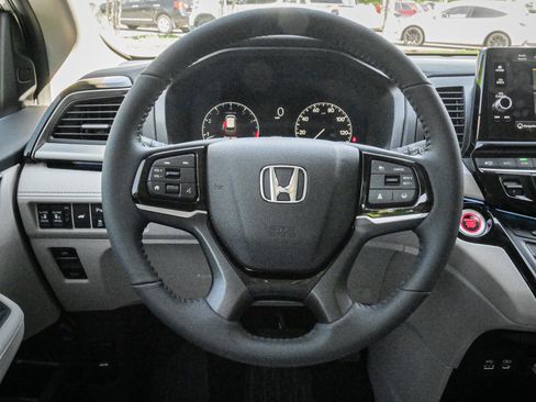 New 2026 Honda Odyssey Touring image 17