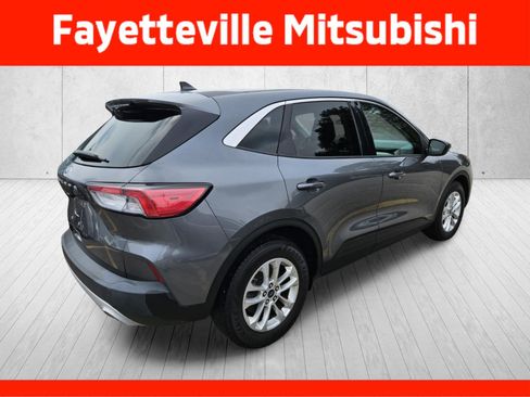 Used 2022 Ford Escape SE FWD image 11