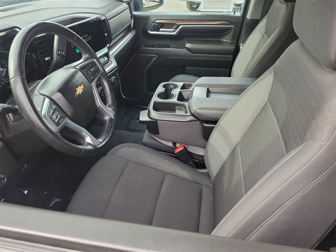 Used 2024 Chevrolet Silverado 2500 LT image 3