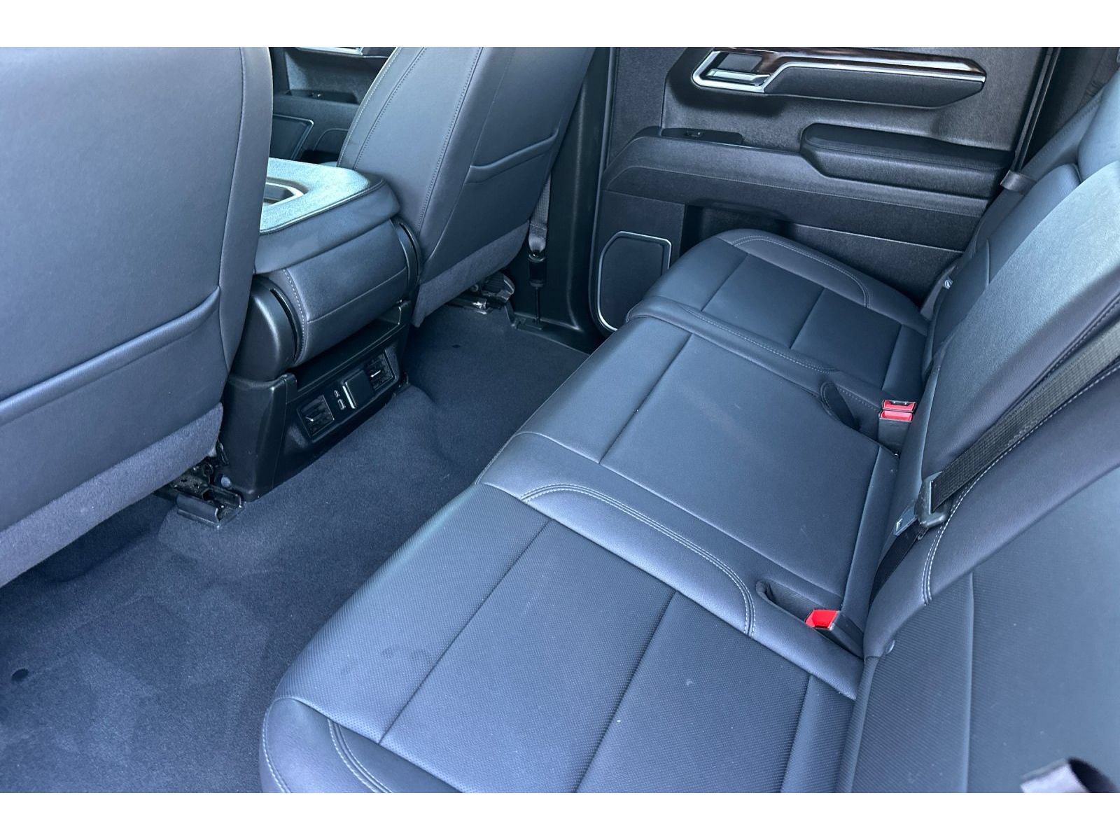 Used 2025 GMC Sierra 1500 SLT AWD/4WD image 13