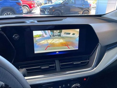 Used 2025 Chevrolet Trax LT FWD image 11