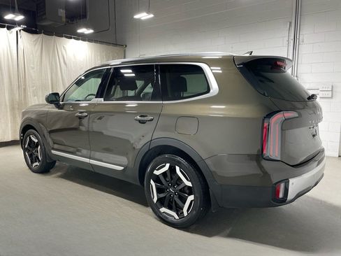 Used 2024 Kia Telluride EX w/ EX Captain's Chair Package AWD/4WD image 5