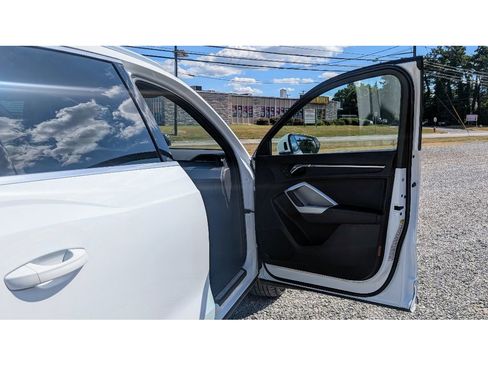 Used 2025 Audi Q3 2.0T Premium image 11