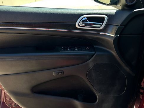 Used 2018 Jeep Grand Cherokee Limited AWD/4WD image 23