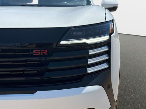 Used 2025 Nissan Kicks SR image 9