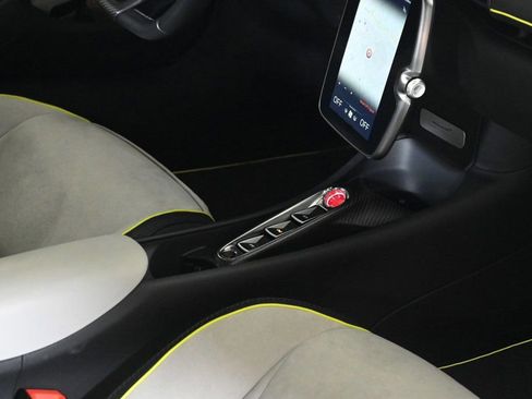 Used 2023 McLaren Artura image 19