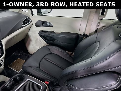 Used 2024 Chrysler Pacifica Touring-L image 23