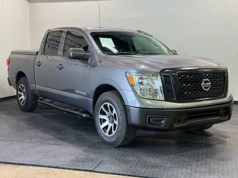 Used 2019 Nissan Titan S image 4