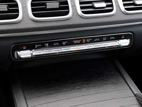 Used 2025 Mercedes-Benz GLS 450 4MATIC image 28