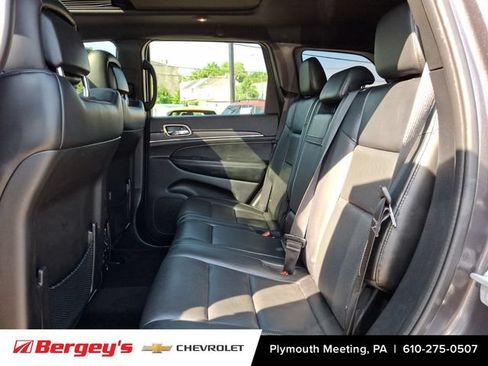 Used 2017 Jeep Grand Cherokee Limited w/ Luxury Group II AWD/4WD image 12
