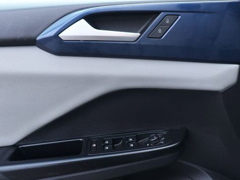 Used 2022 Volkswagen Taos SE w/ Panoramic Sunroof Package image 37