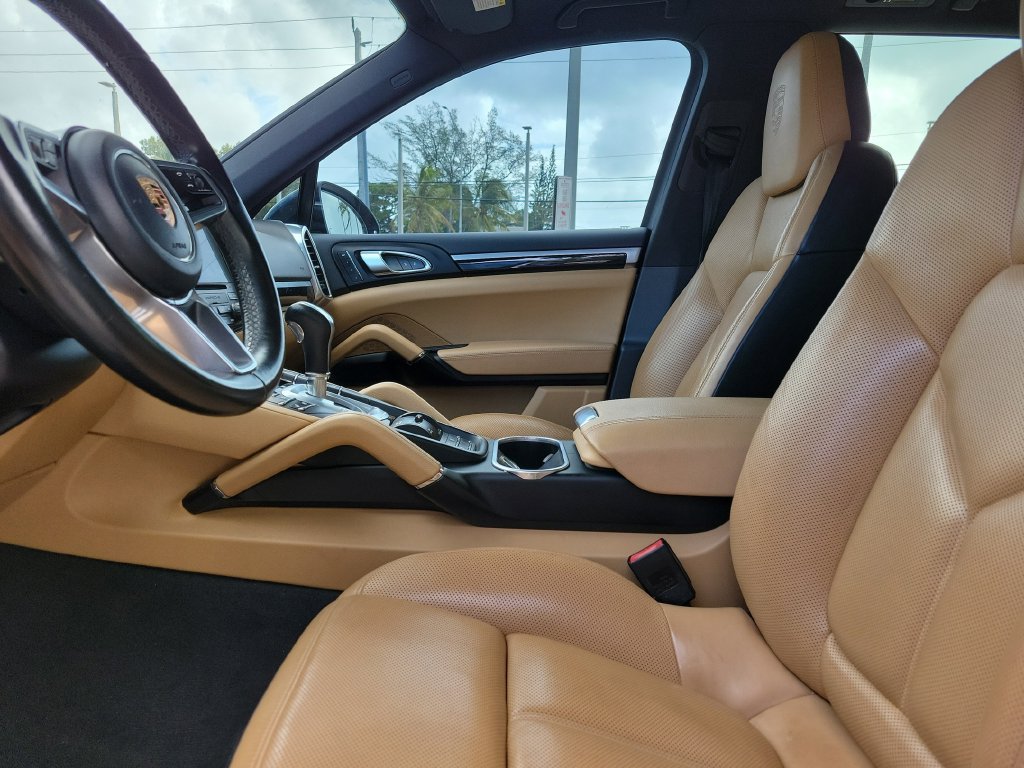 Used 2018 Porsche Cayenne Platinum Edition w/ Premium Package AWD/4WD image 25
